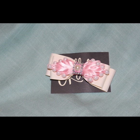 Princess pearly hair bow - Picture 1 of 4